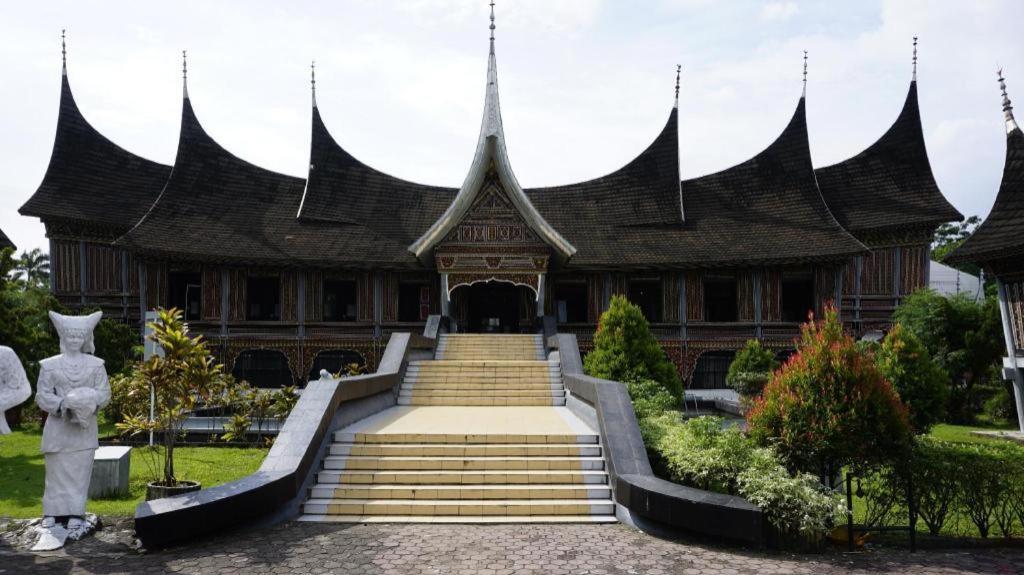 Edotel Minangkabau Padang  Exteriör bild
