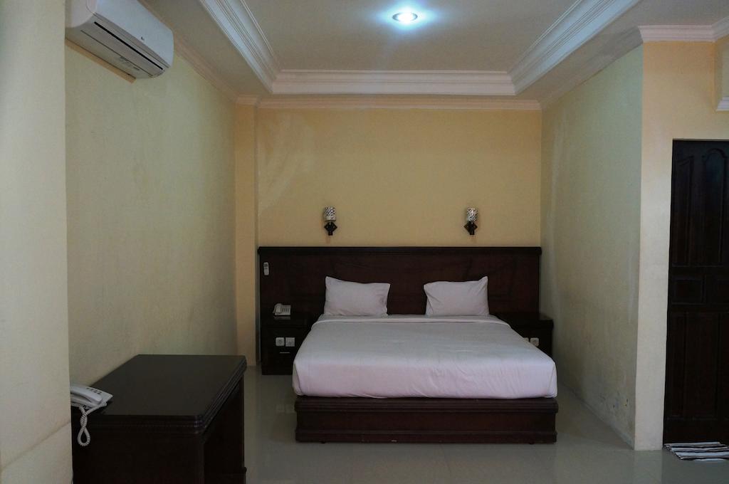 Edotel Minangkabau Padang  Rum bild