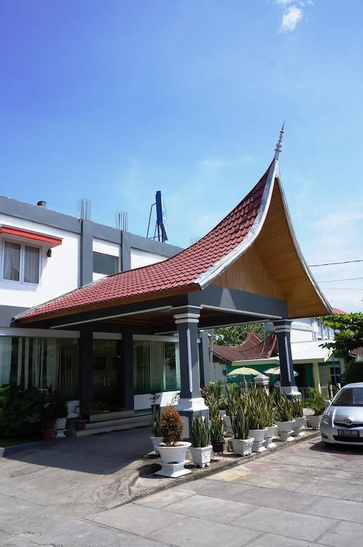 Edotel Minangkabau Padang  Exteriör bild